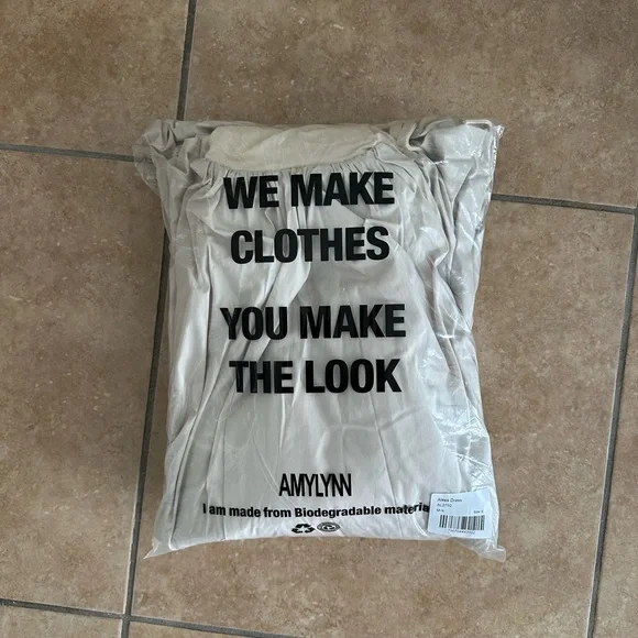 Amy Lynn Alexa shoulder tie puffball midi dress in milk - Picture 5 of 6